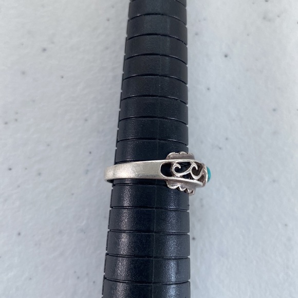 Vintage Hand Crafted Sterling Silver Navajo Turquoise Ring - Picture 2 of 10